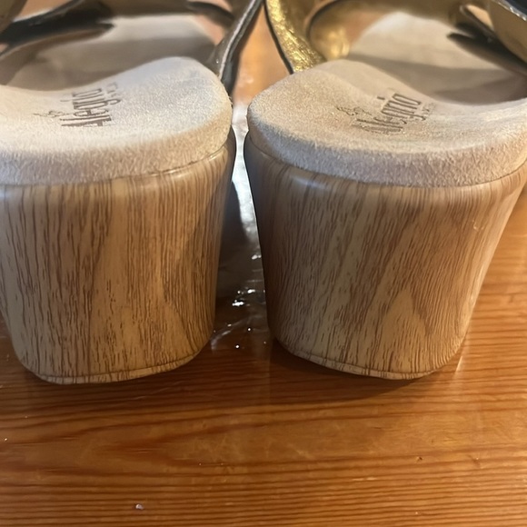 Alegria Women's Sandal Shoe LIN-601N Linn Embroidered Floral Clog Colorful 10 41 - Picture 3 of 11